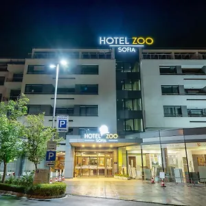 Hotel Zoo - Secured Paid Parking